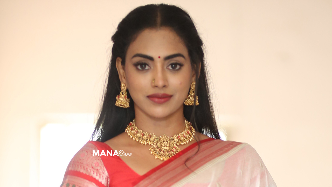 Actress Kamakshi Bhaskarla Photos